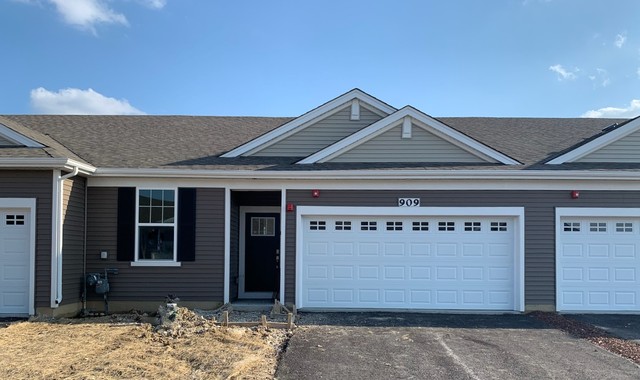 909 Darwin, North Aurora, Illinois