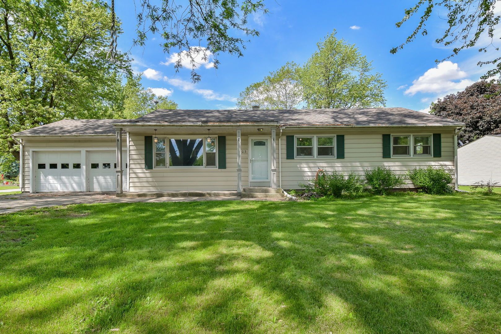 803 Willow, Maple Park, Illinois