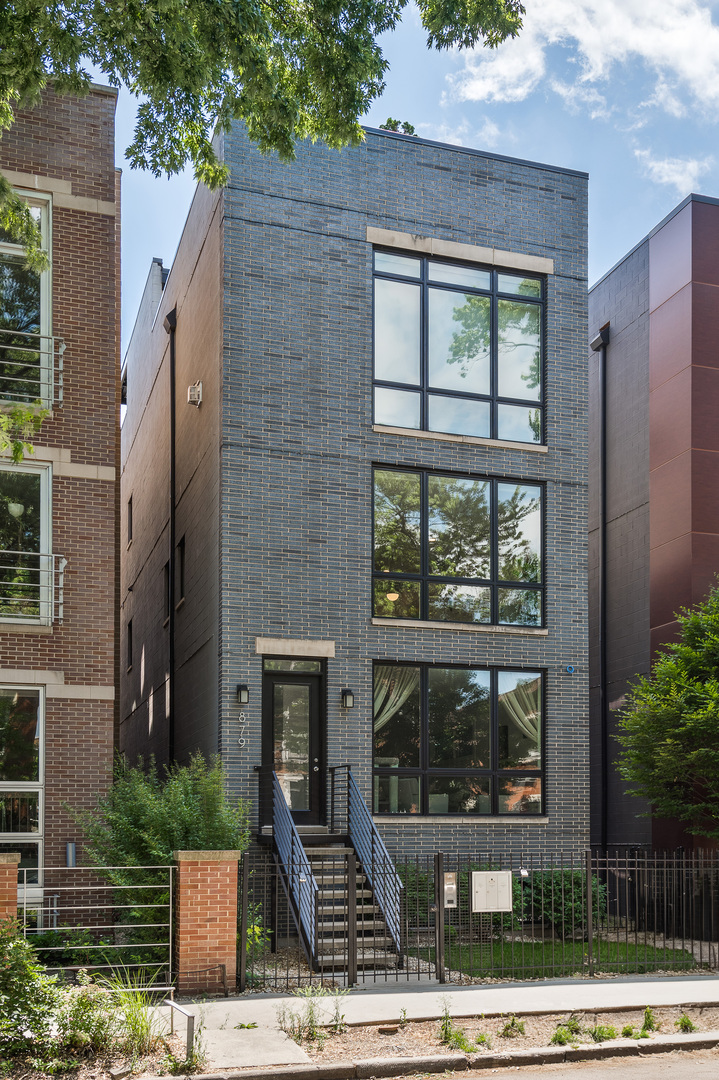 879 N. Hermitage #2