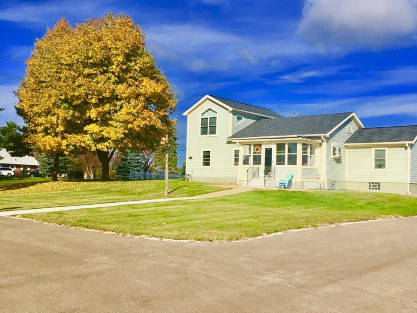921 North Deerpath, North Aurora, Illinois