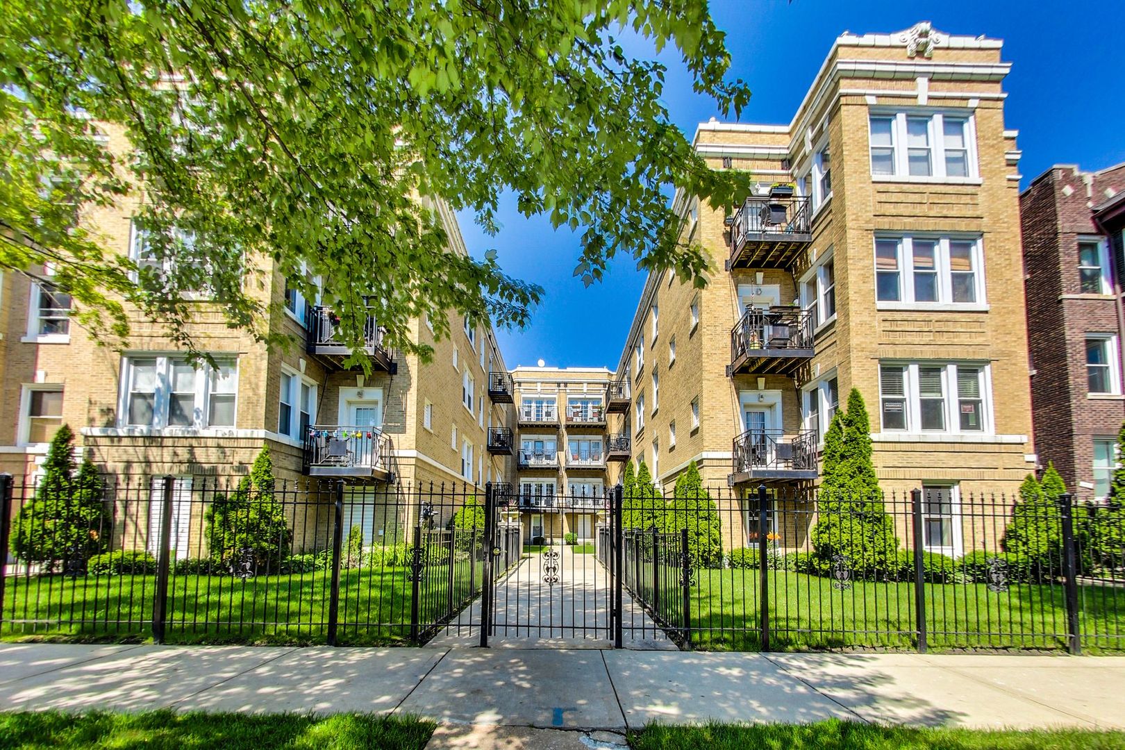 Albany Park Real Estate & Albany Park Chicago Information