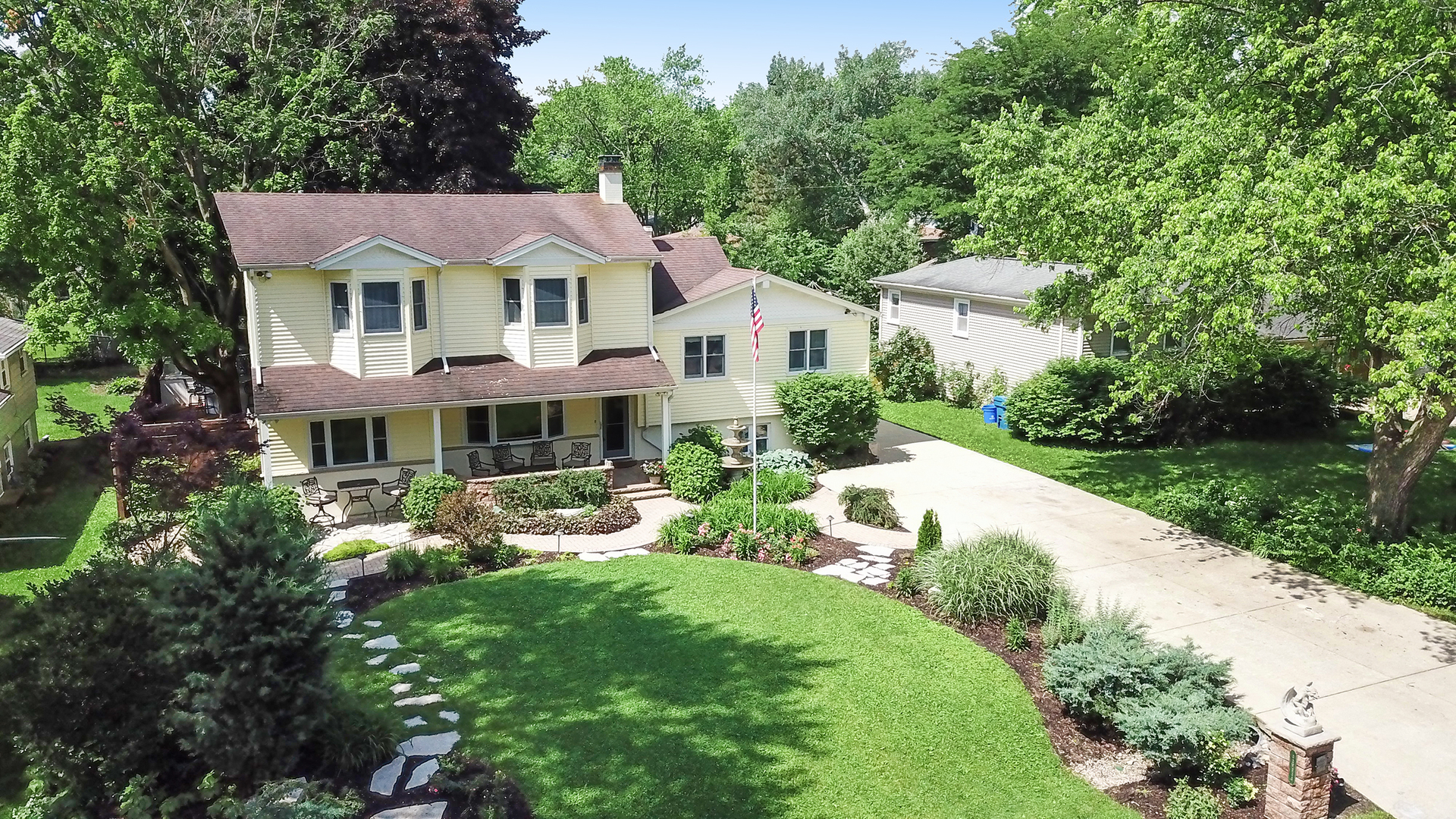 Homes for sale in the Valley View subdivision Glen Ellyn, Illinois