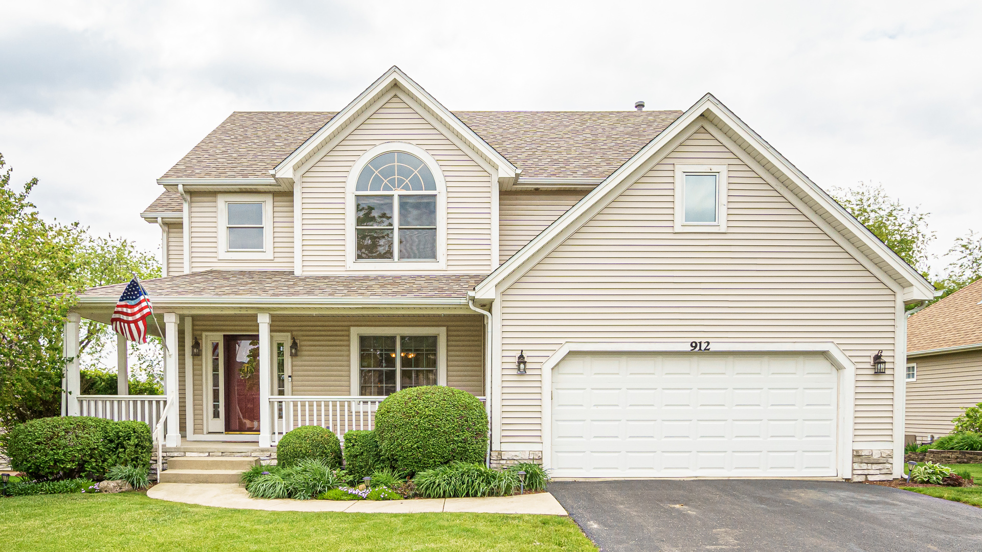 912 Oak, Sugar Grove, Illinois