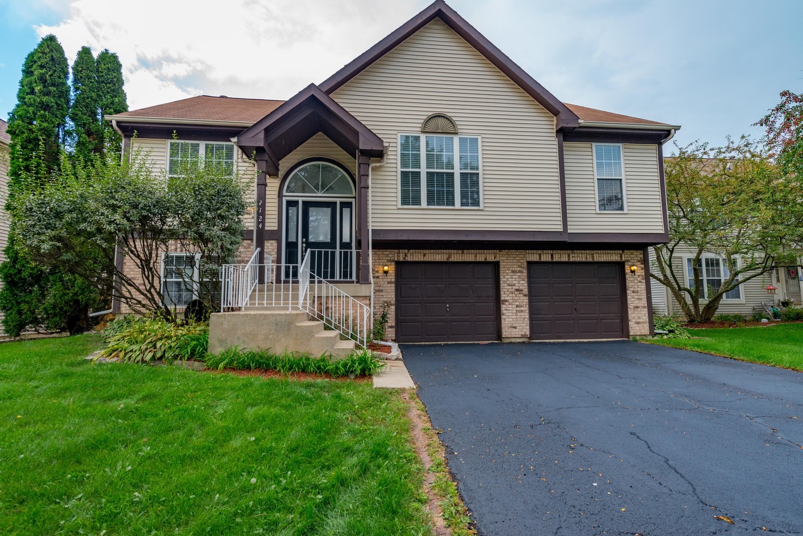 1124 CLOVER HILL, ELGIN, Illinois