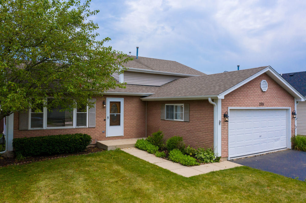 Homes for sale in the Meadowbrook subdivision Lake In The Hills