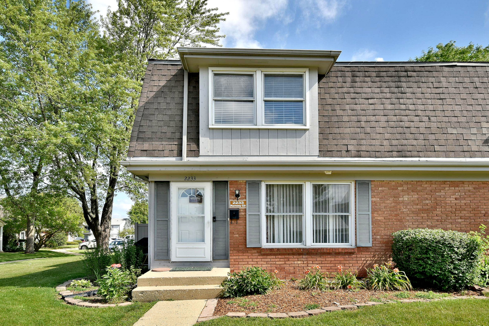 Homes for sale in the CASTLE ROCK subdivision Schaumburg, Illinois