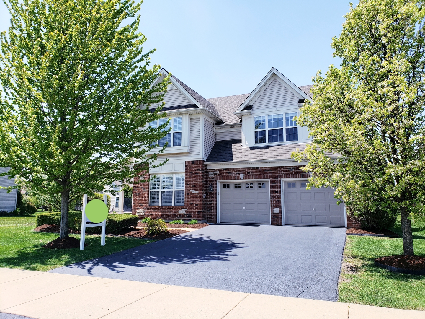 Homes for sale in the Chatham Square subdivision Plainfield, Illinois Real Estate