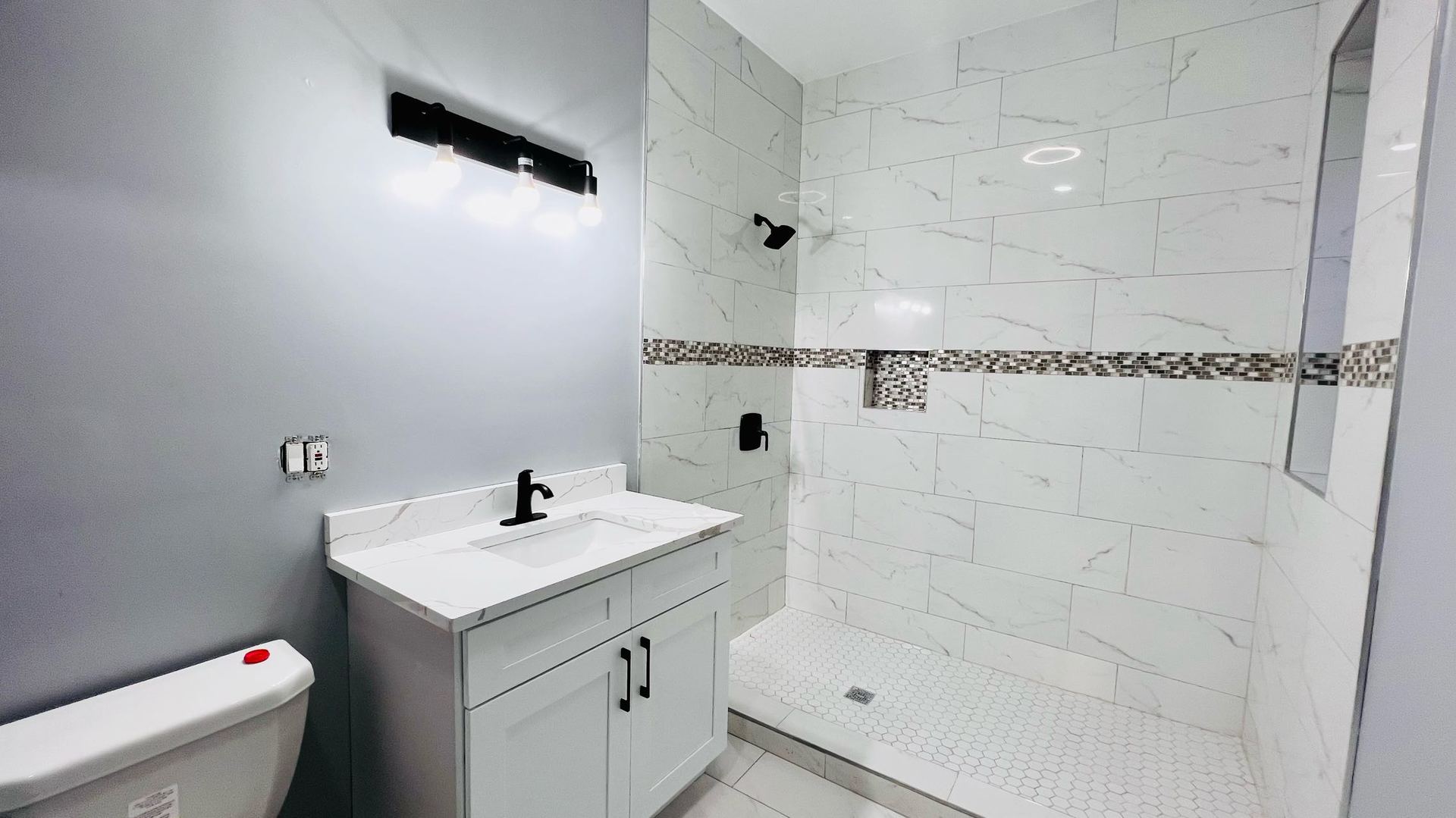 2859 S Emerald Ave, Chicago Reviews & Apartments for Rent