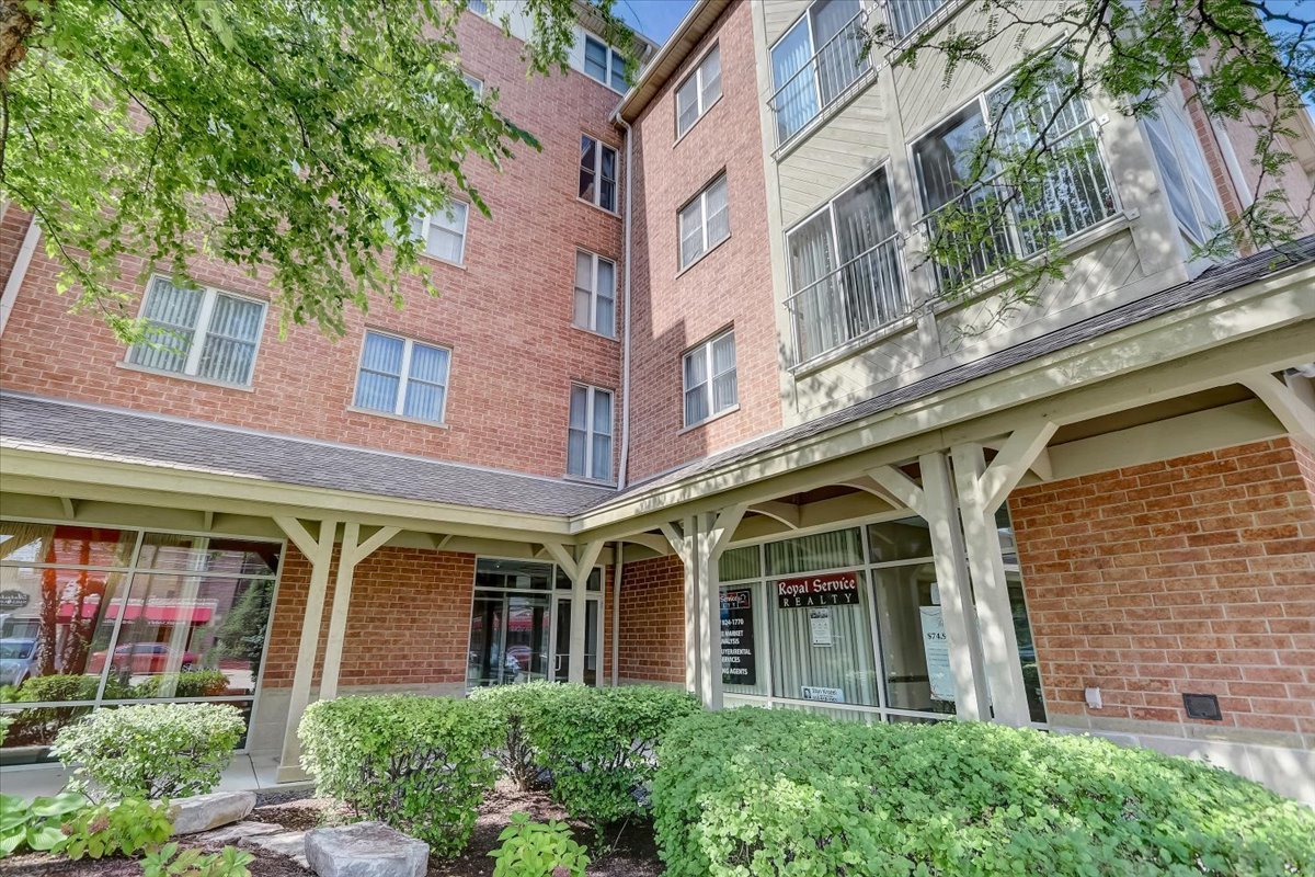 Gateway Commons in Roselle IL Homes for Sale Gateway Commons in