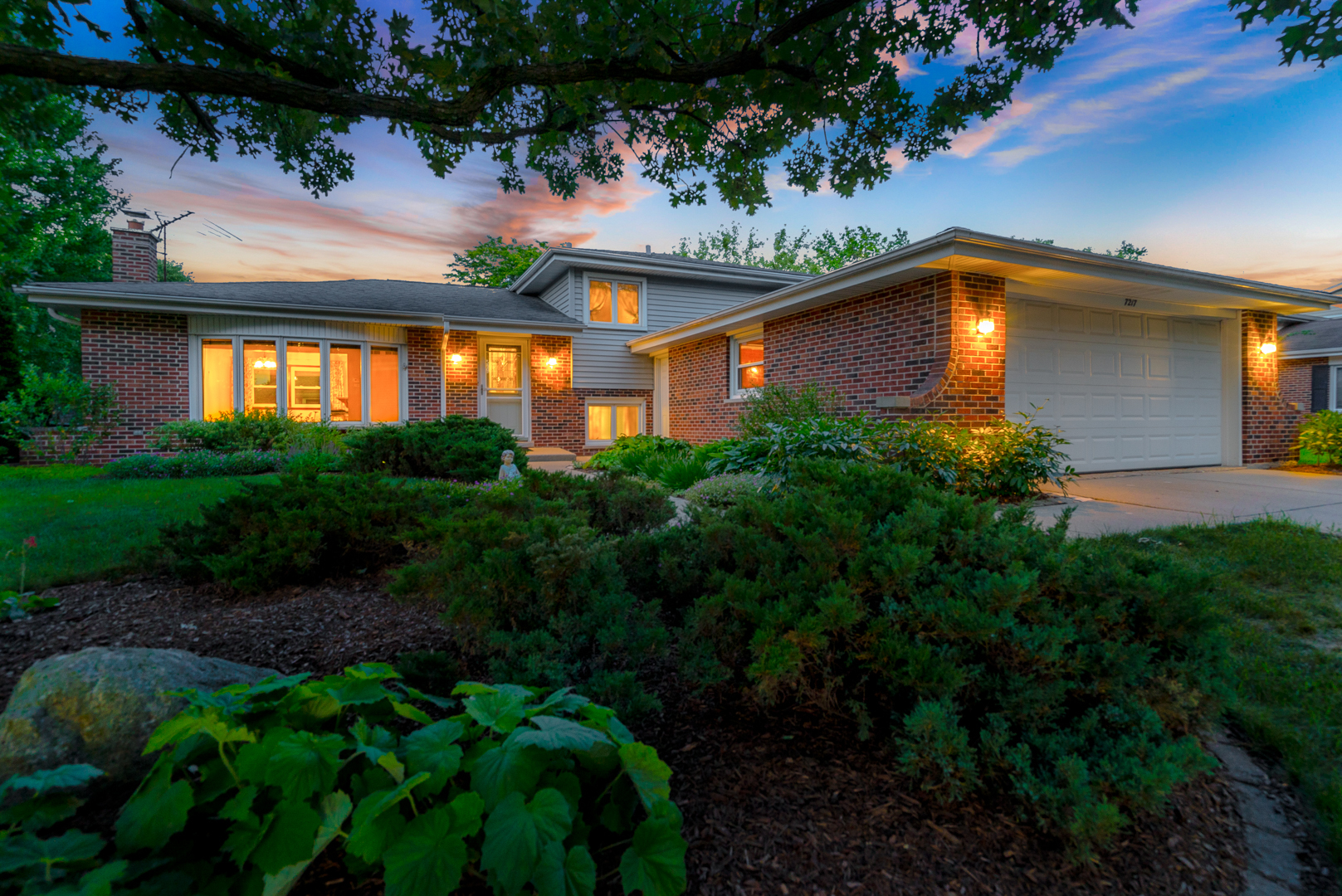 homes for sale in downers grove il