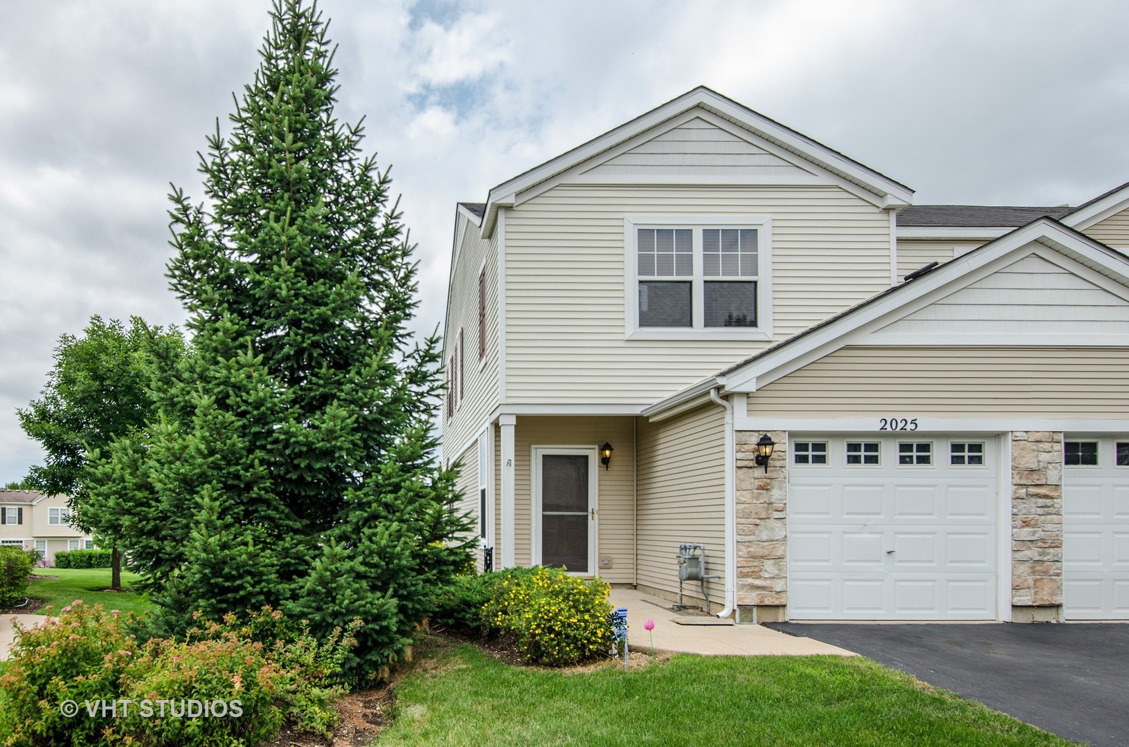 Silverstone Lake in Carpentersville IL Homes for Sale Silverstone