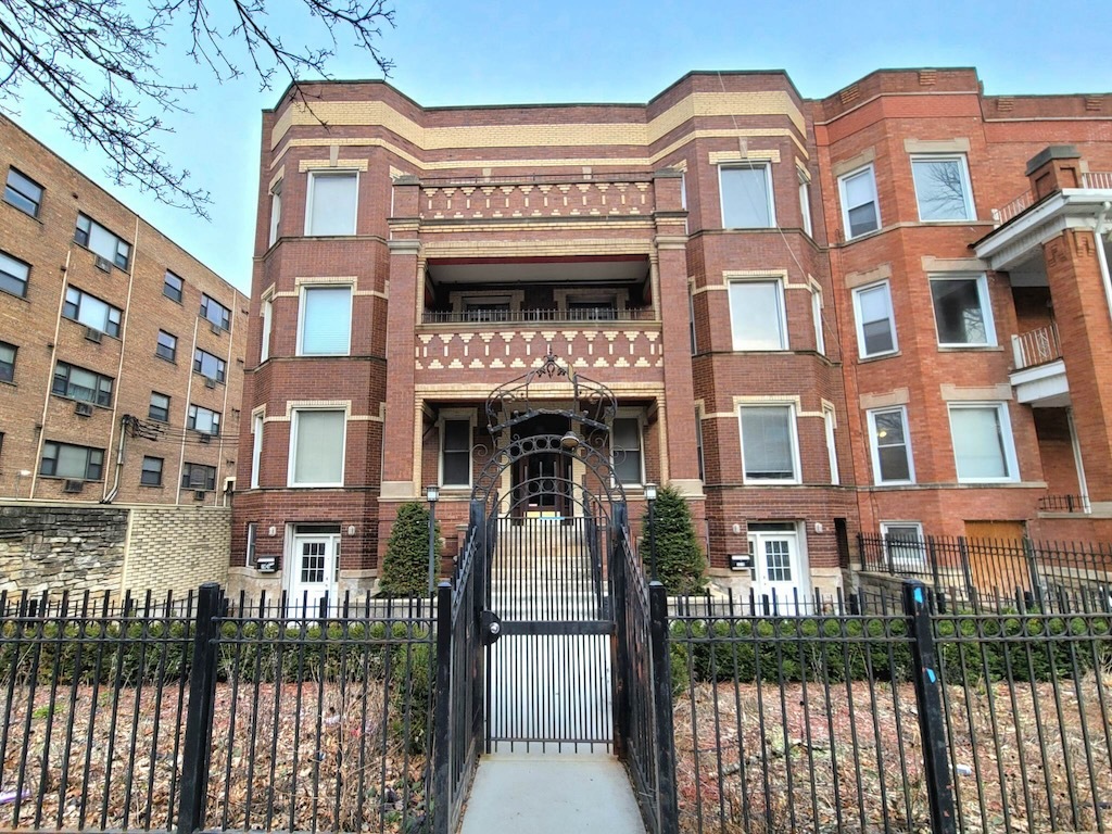 4 Apartment in Rogers Park