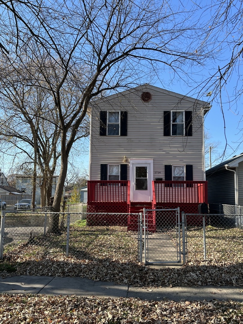 4 House in North Chicago