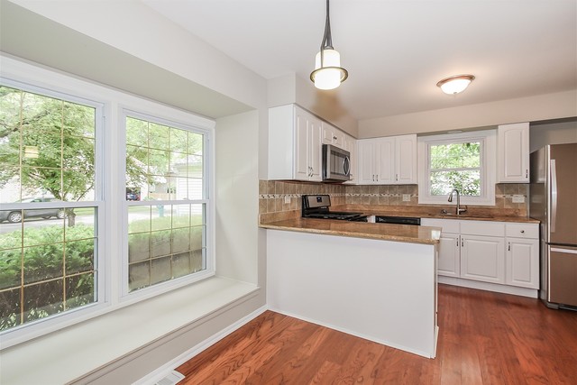 933 BEDFORD Court