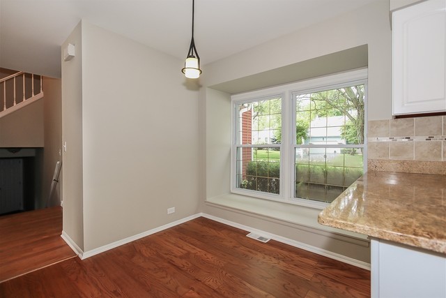933 BEDFORD Court