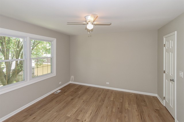933 BEDFORD Court