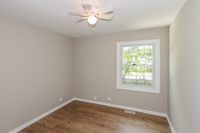 933 BEDFORD Court