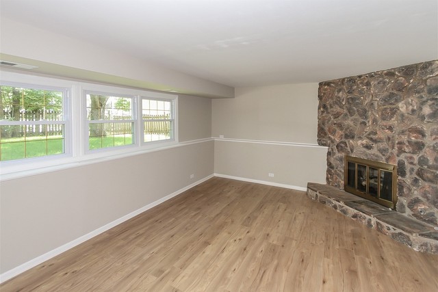 933 BEDFORD Court