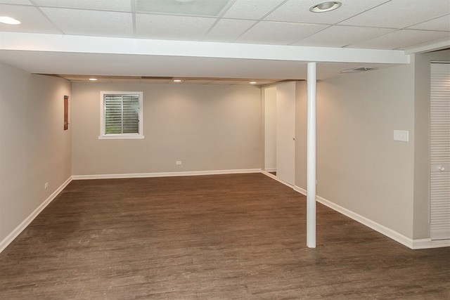 933 BEDFORD Court