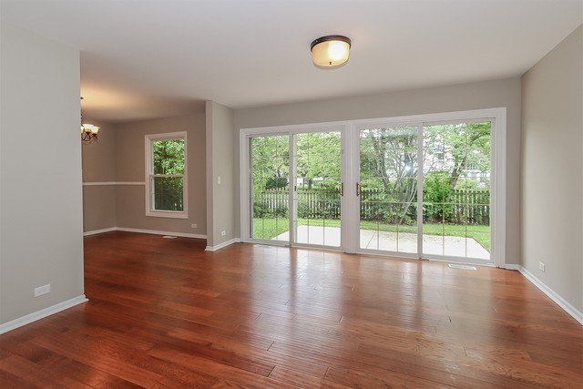 933 BEDFORD Court