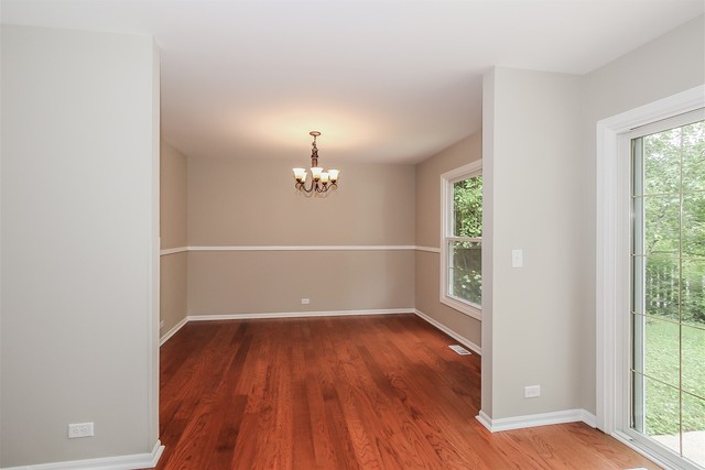 933 BEDFORD Court