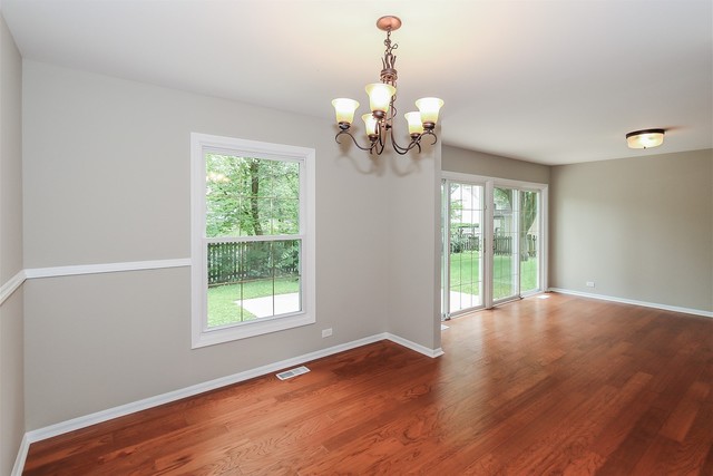 933 BEDFORD Court