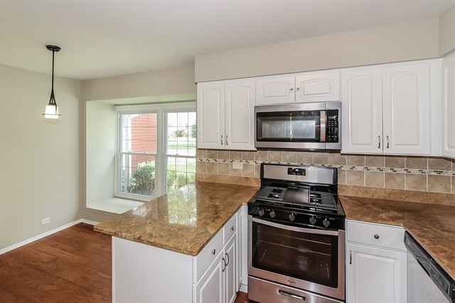 933 BEDFORD Court