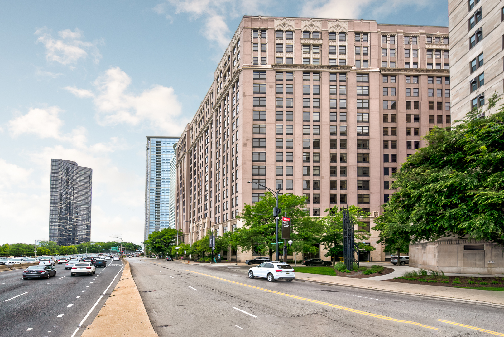 680 N Lake Shore Drive Chicago Condos 400,000 to 500,000