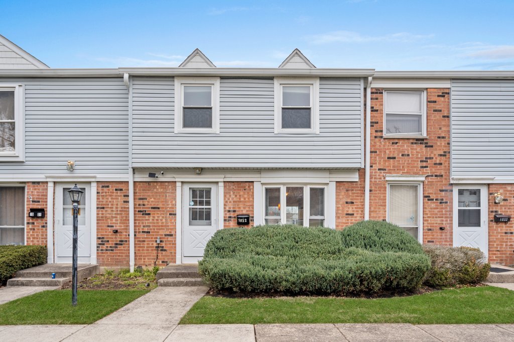 The Oaks in Streamwood IL Homes for Sale The Oaks in Streamwood Real