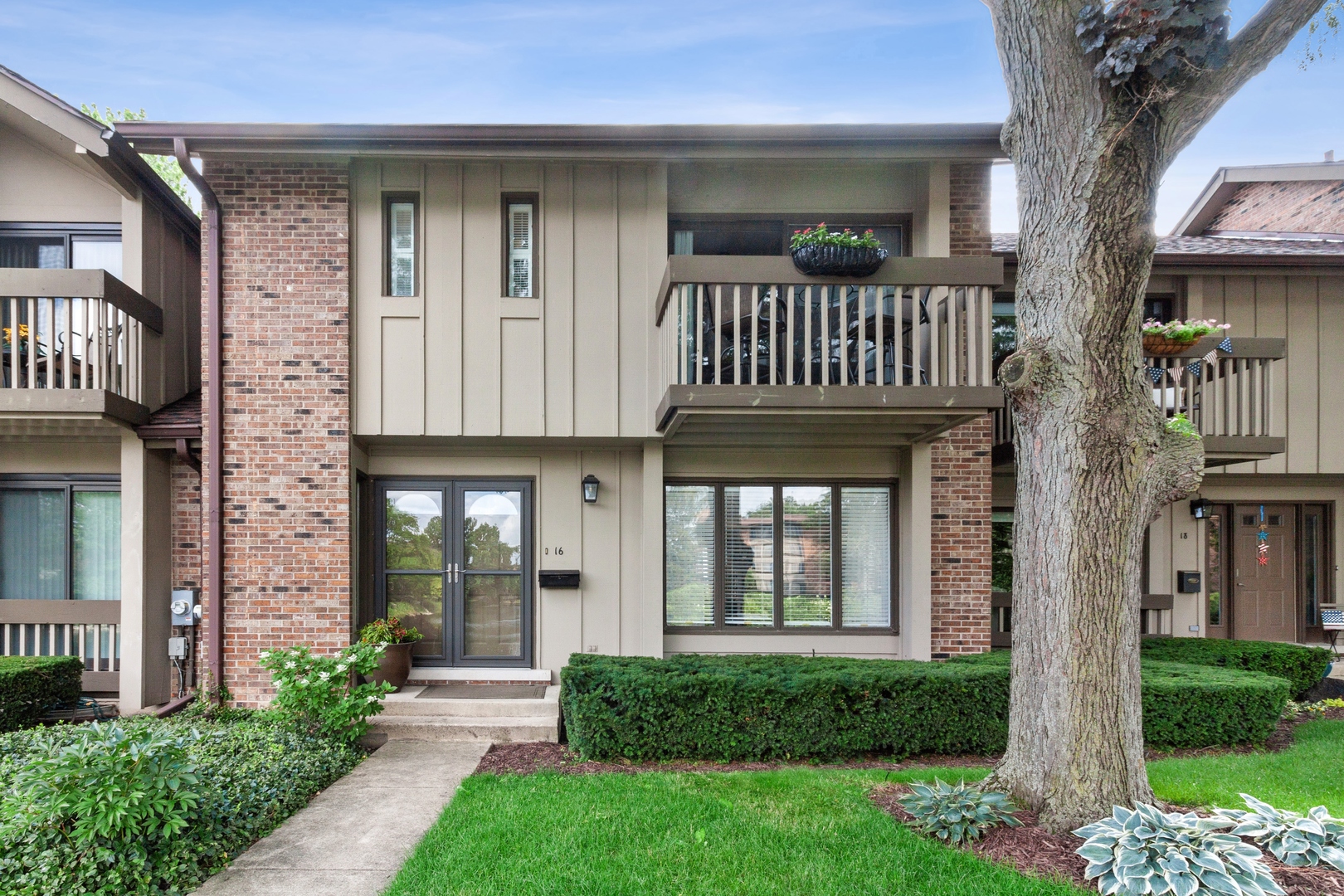 Lake Hinsdale Village in Willowbrook IL Homes for Sale Lake Hinsdale