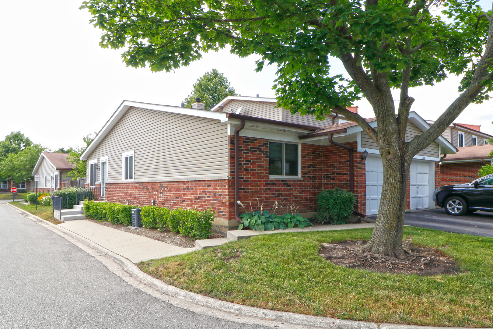 Heritage Manor in Palatine IL Homes for Sale Heritage Manor in