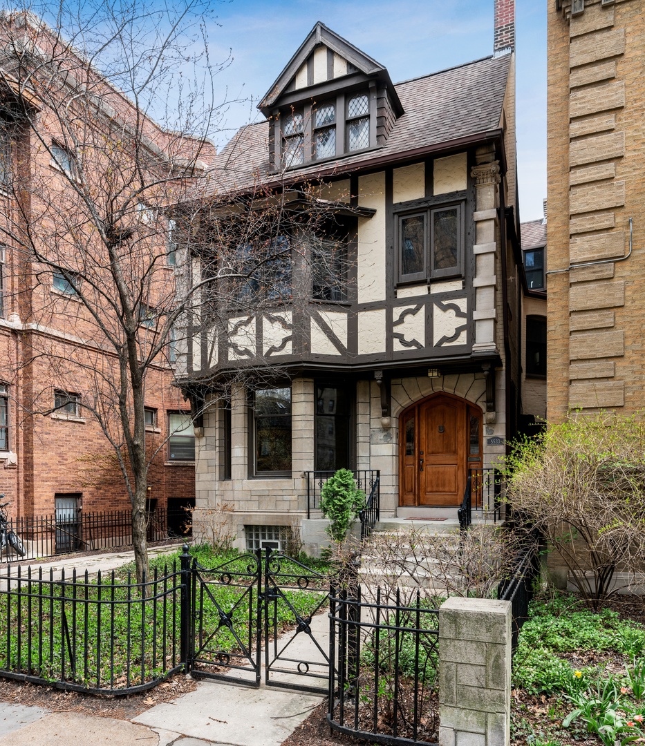 Photo of 5533 Hyde Park CHICAGO  60637