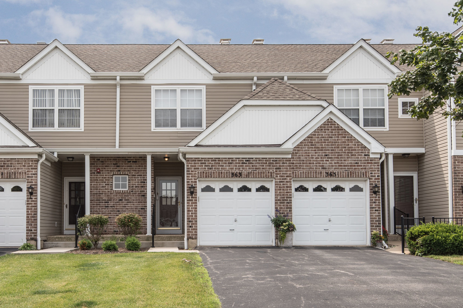 PropertyUP MLS 10527114 for sold 363 Arboretum Unit 363 Lombard, Illinois 60148