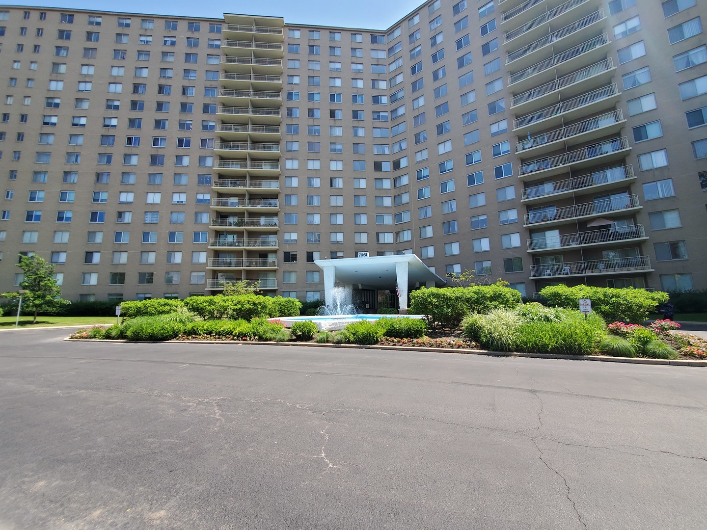 Winston Towers in Chicago IL Homes for Sale Winston Towers in Chicago