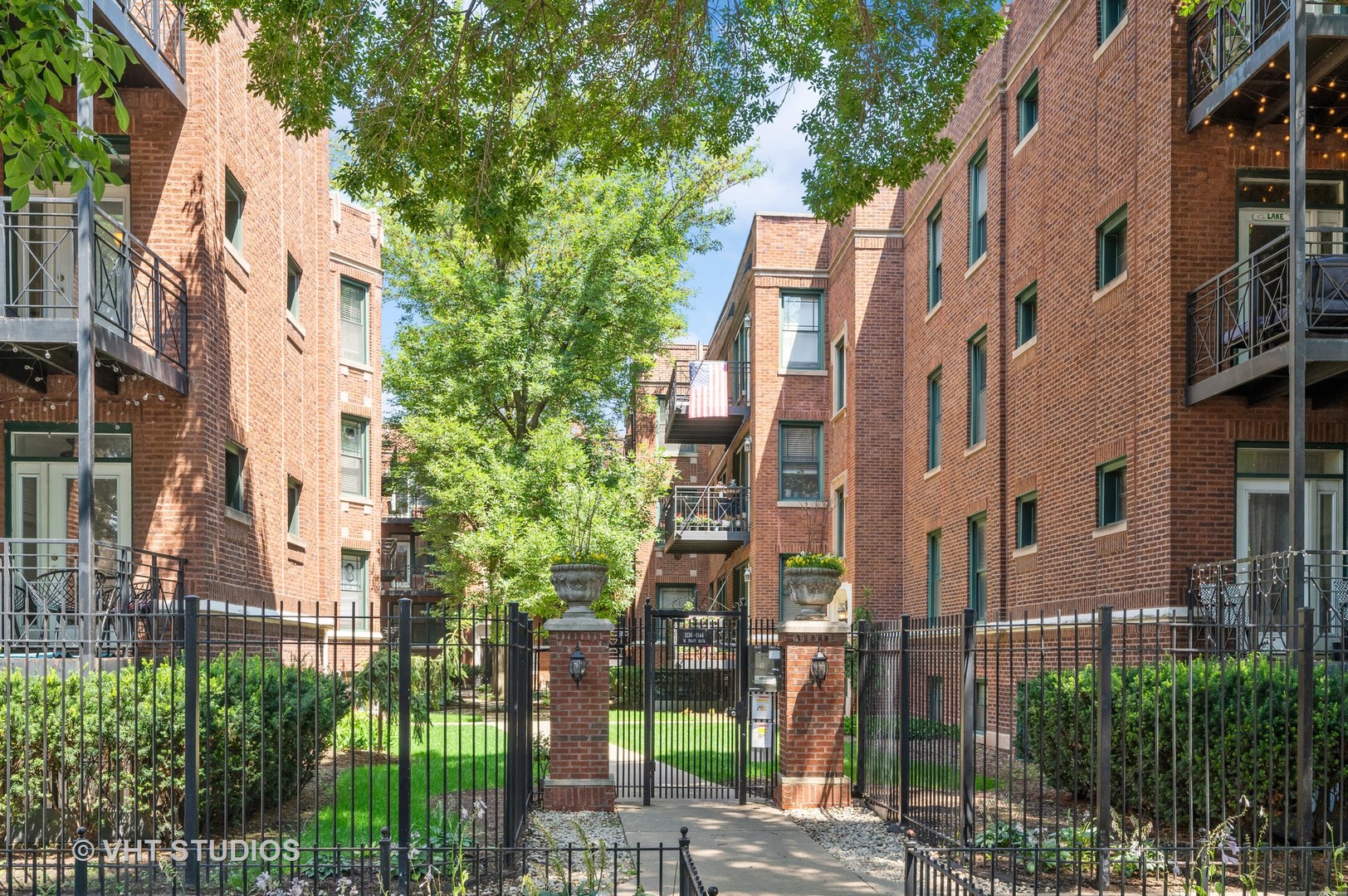 1142 W Pratt Boulevard 2s, Chicago IL 60626 Dream Town Real Estate