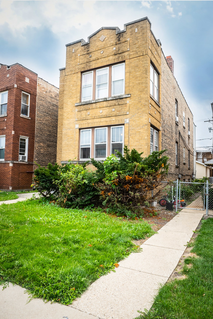 5255 W Henderson Street, Chicago IL 60641 Dream Town Real Estate