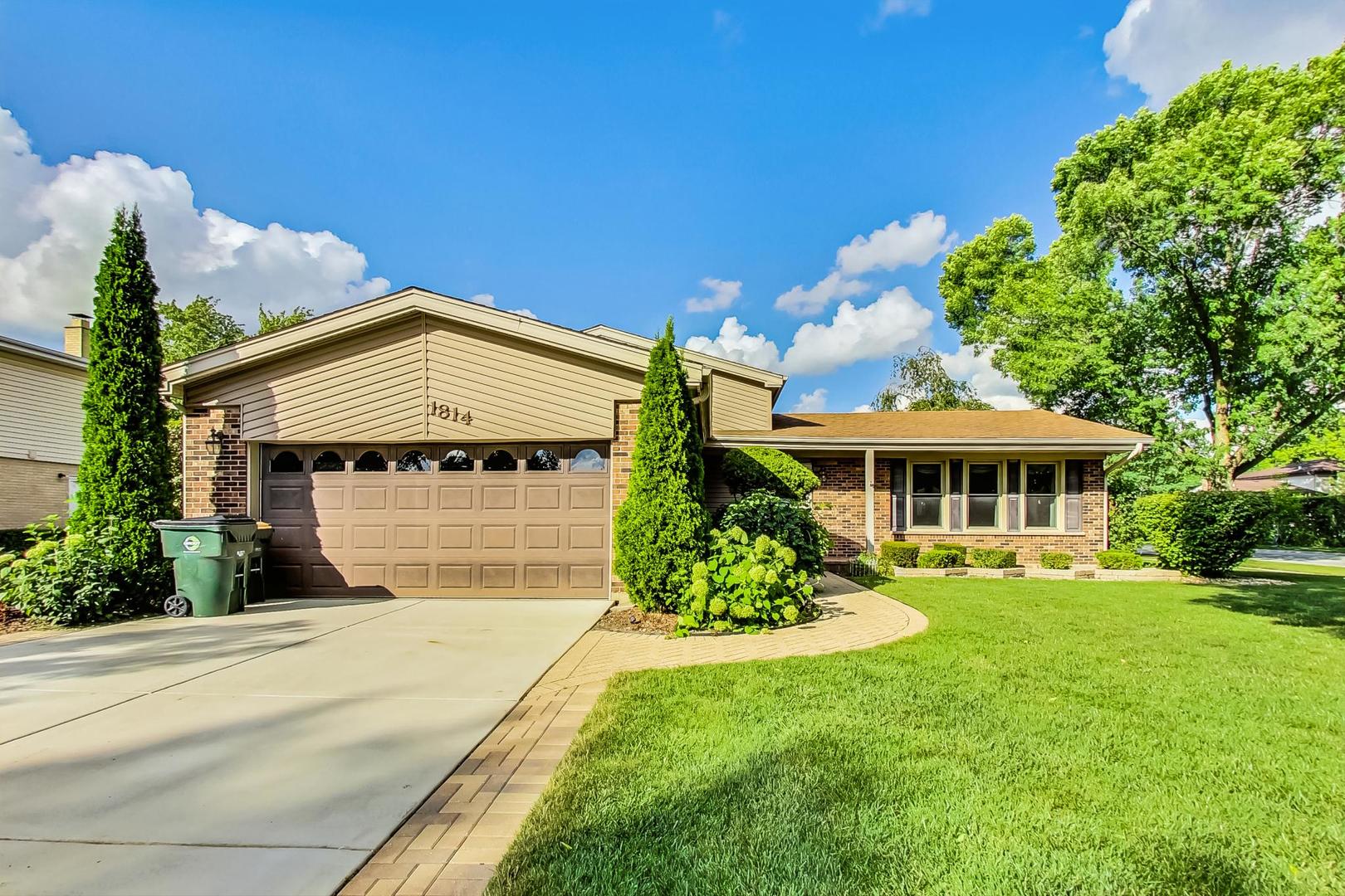 1814 E Waverly Drive, Arlington Heights IL 60004 Dream Town Real Estate