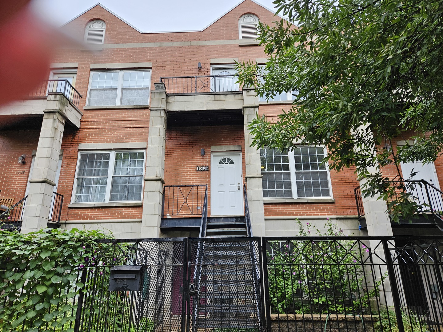 1306 W Pratt Boulevard, Chicago IL 60626 Dream Town Real Estate