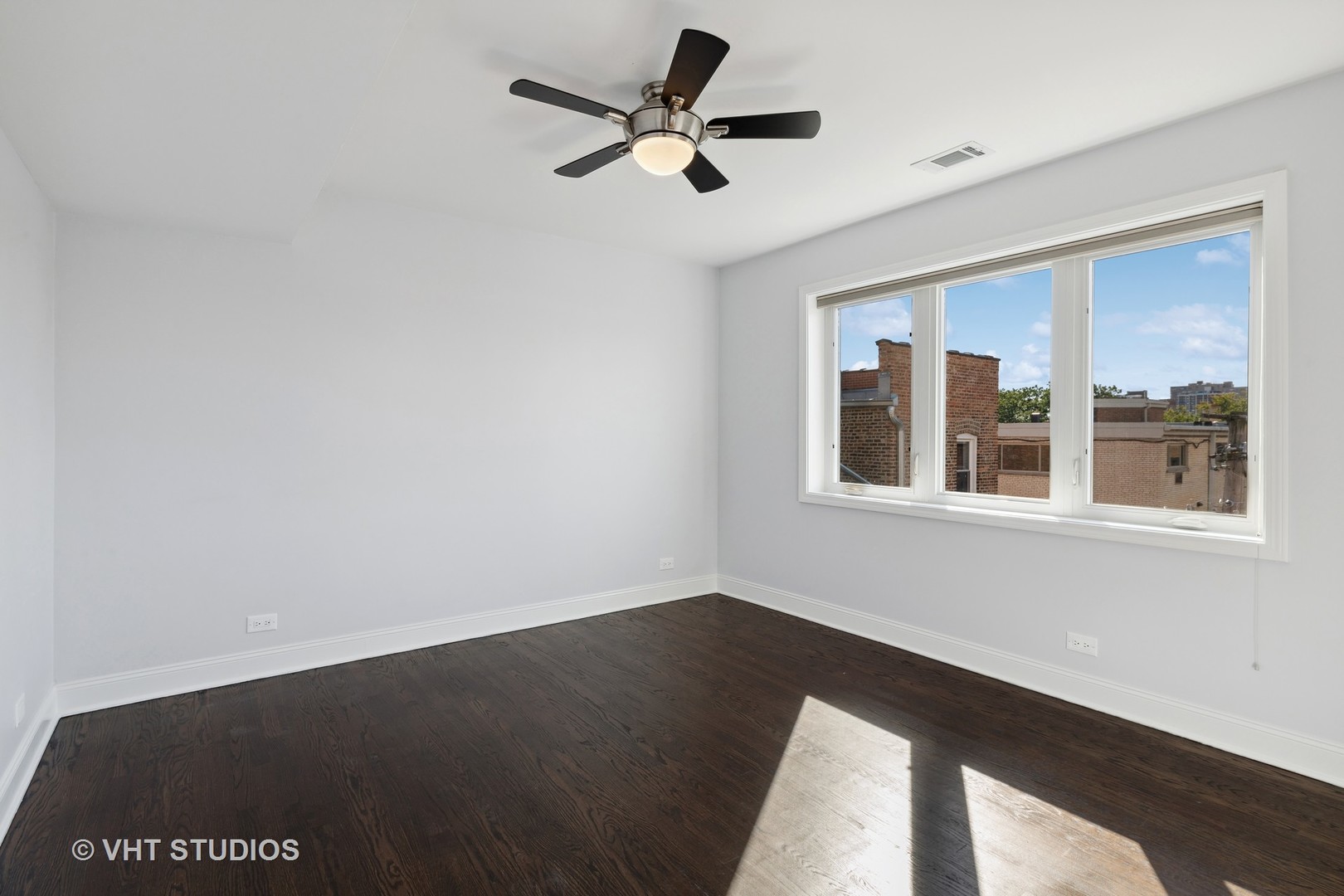 1057 W Pratt Boulevard 4d, Chicago IL 60626 Dream Town Real Estate