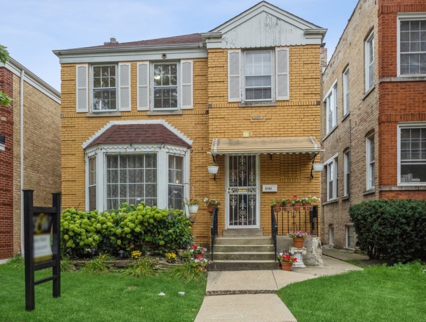 5349 W Henderson Street, Chicago IL 60641 Dream Town Real Estate