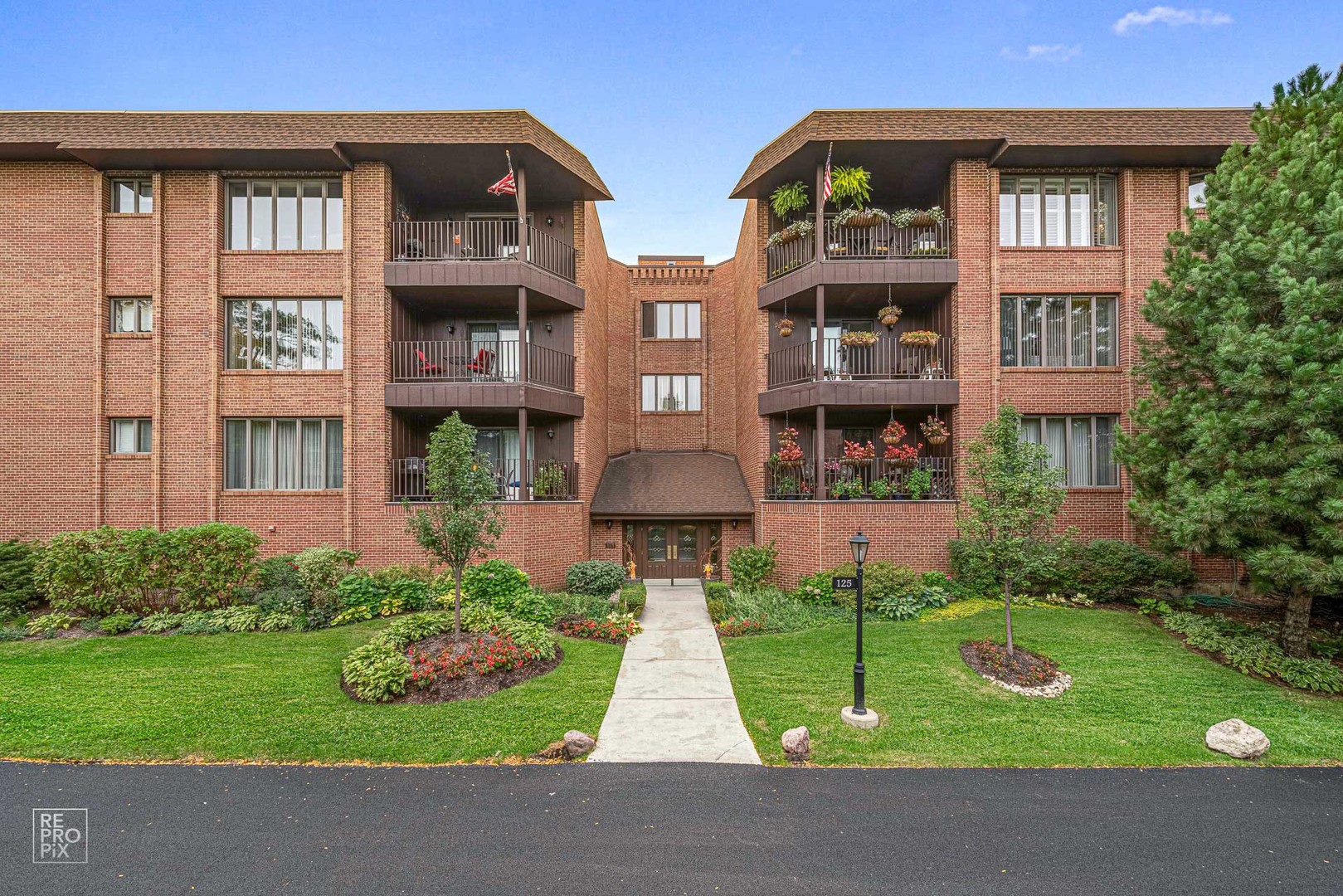 125 Boardwalk Place 304, Park Ridge IL 60068 Dream Town Real Estate