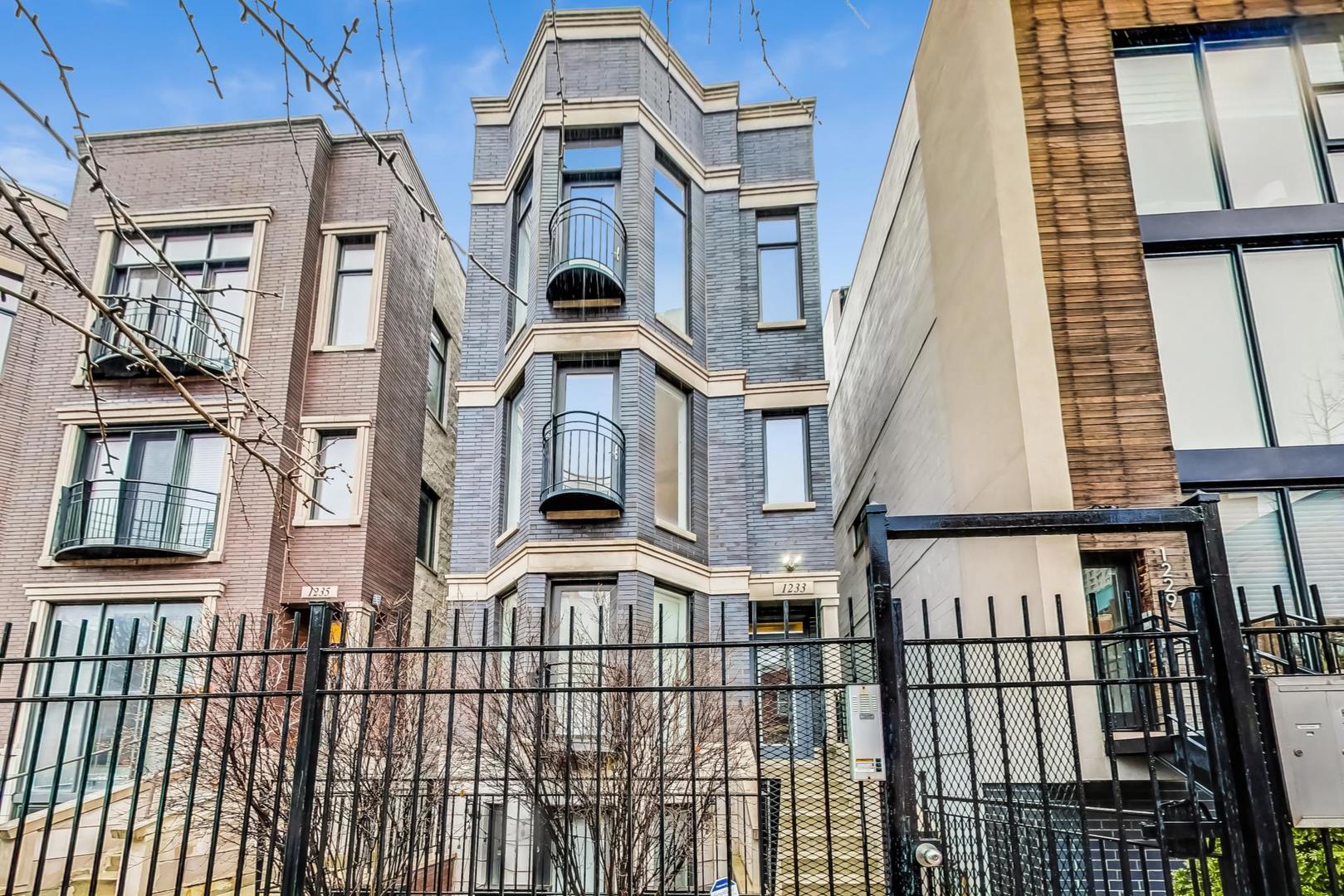 1233 N Cleaver Street 2, Chicago IL 60642 Dream Town Real Estate