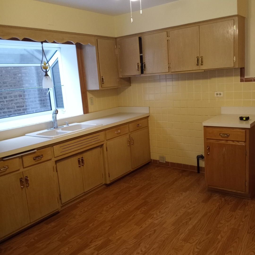 5310 W Eddy Street, Chicago IL 60641 Dream Town Real Estate