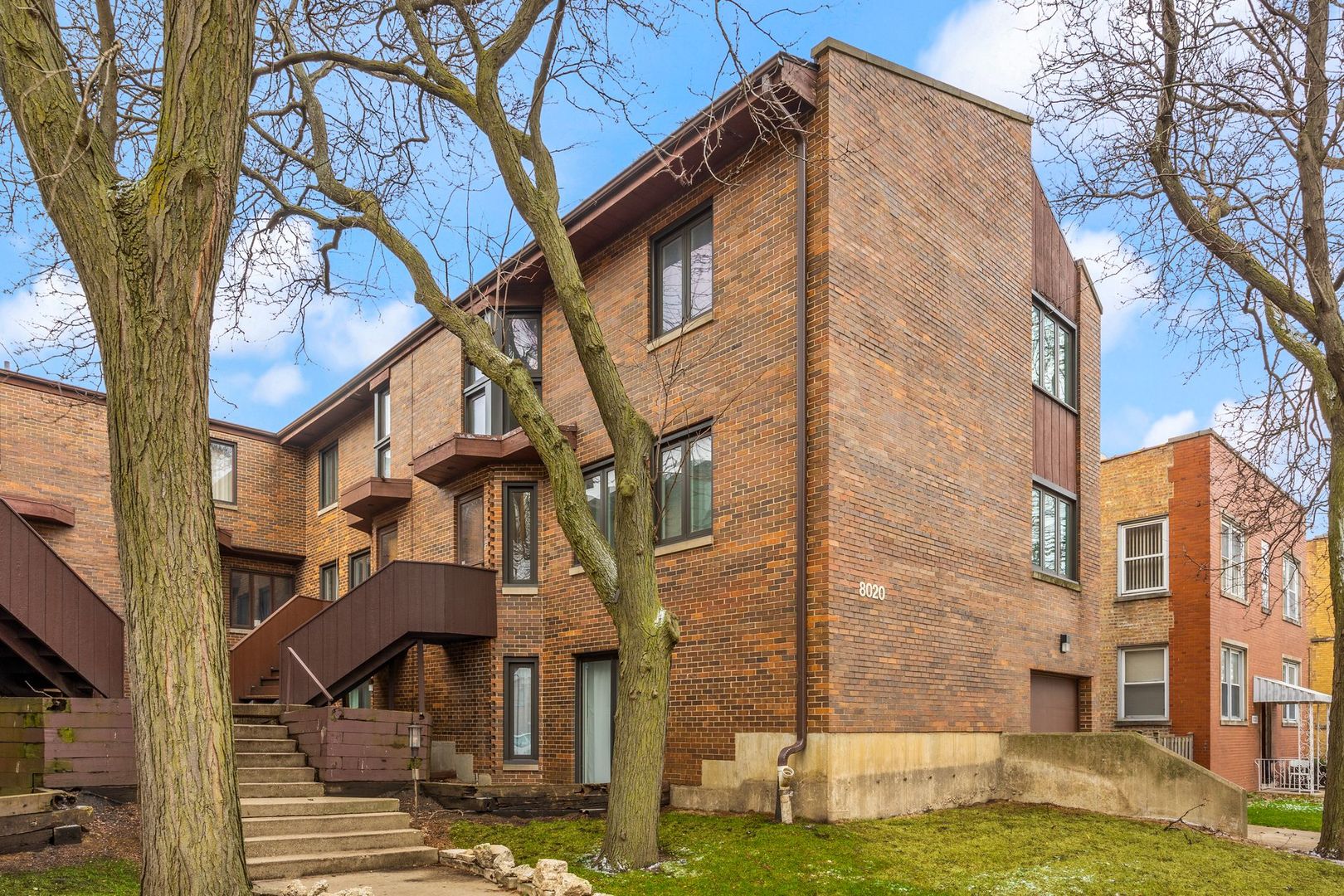 8020 Kilpatrick Avenue F, Skokie IL 60076 Dream Town Real Estate
