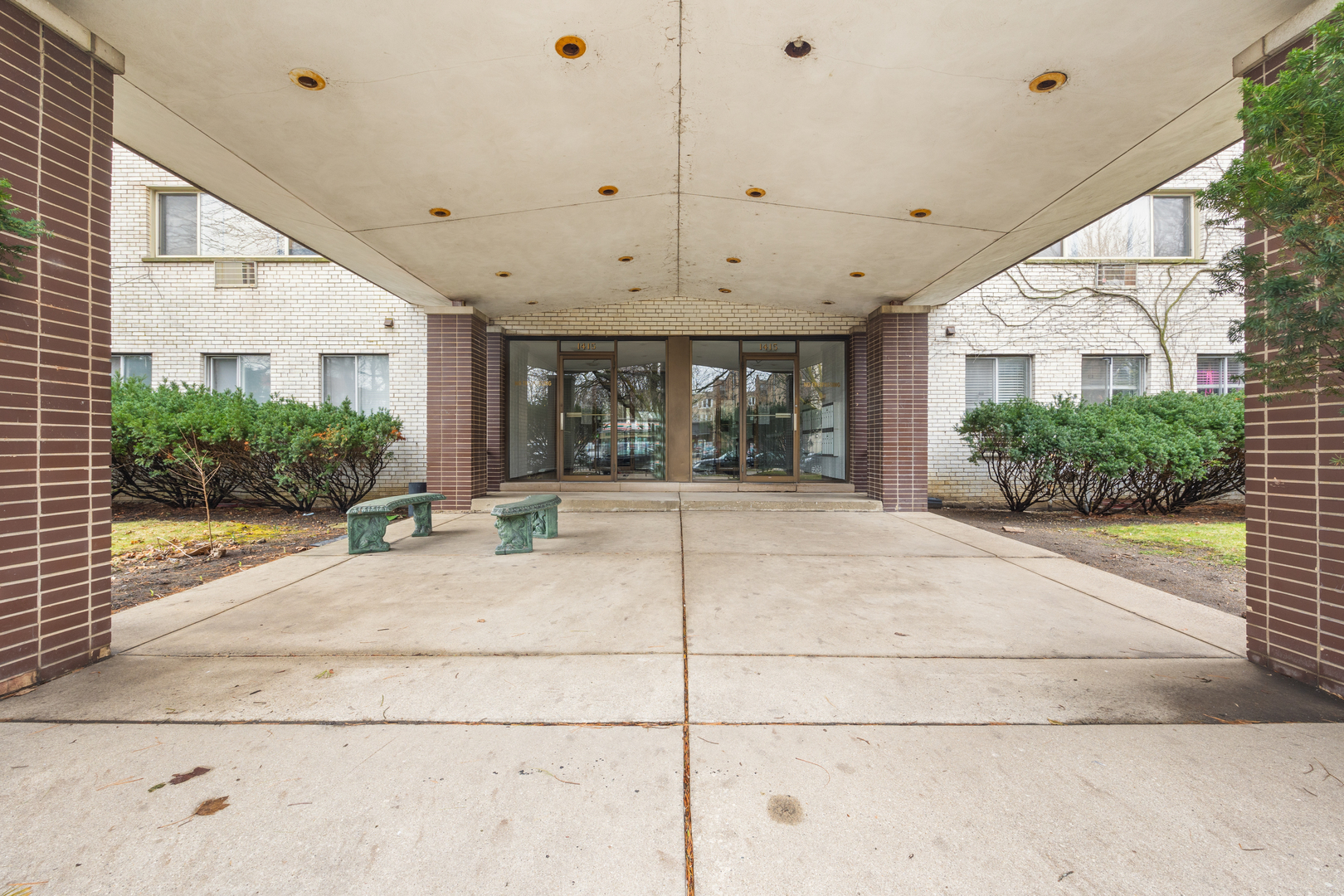 1415 W Pratt Boulevard 102, Chicago IL 60626 Dream Town Real Estate