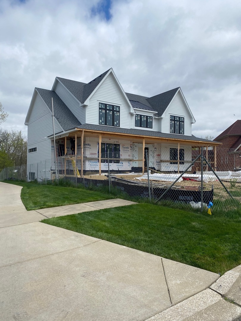 4 House in Downers Grove