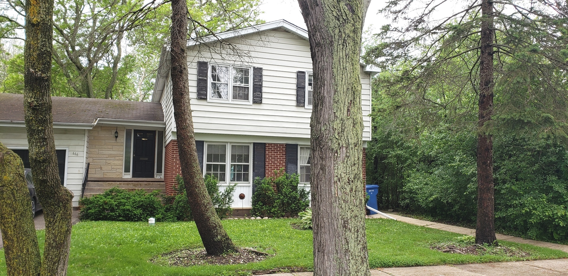 666 Barberry Road HIGHLAND PARK, Illinois ATTENTION: First time buyers looking to gain equity, rehabbers looking for the perfect flip, or builders looking for a great lot- This spacious home can fit any one of those situations at an amazing price! This Highland Park tri-level with full basement is perfectly located in a beautiful neighborhood close to everything: Highways, parks, restaurants, golf clubs, country clubs, Skokie Valley bike path, and just minutes from the Ravinia Festival venue as well as Northbrook Court Mall! Home is situated on a tree lined street and on over a quarter acre lot, landscaped with mature trees, shrubs, and flowers. Hardwood floors, lots of windows, large rooms, basement, spacious kitchen w/ separate breakfast room (all appliances stay!), private yard, and plenty of storage space make this an excellent investment opportunity. Don't delay as this will sell quickly at this price. Seller is motivated so bring us an offer today!