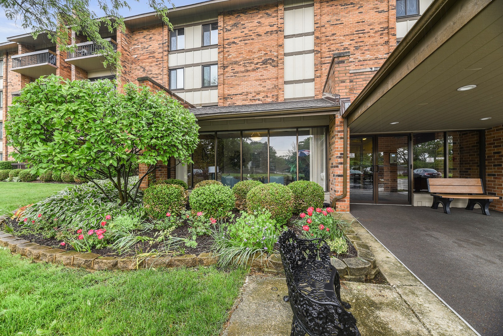 Lake Hinsdale Village in Willowbrook IL Homes for Sale Lake Hinsdale