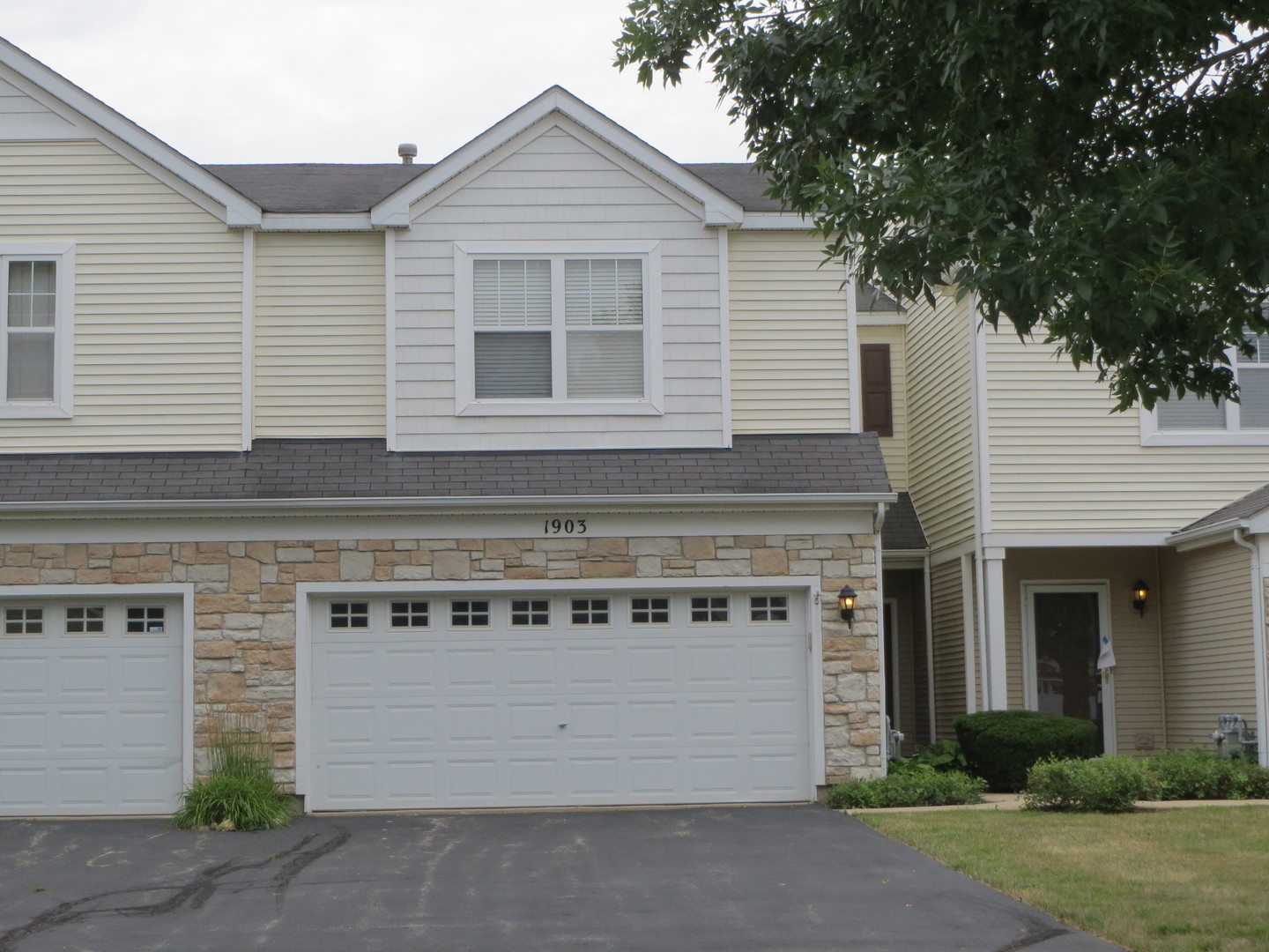 Silverstone Lake in Carpentersville IL Homes for Sale Silverstone Lake in Carpentersville Real