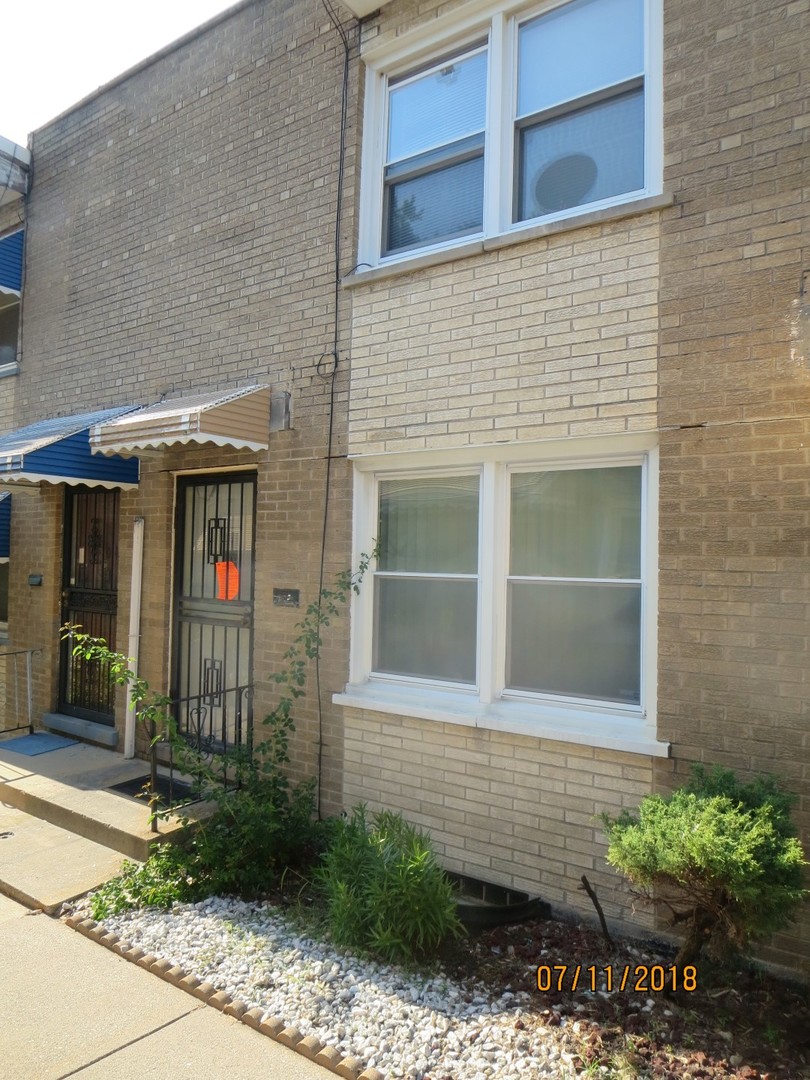 7904 Kimbark Avenue S B Chicago, Illinois BRICK 2 STORY TOWNHOME SOLD AS-IS AND READY FOR A NEW FAMILY. IN GOOD CONDITION. NOT BANK OWNED AND NOT A SHORT SALE, OWNERS ARE LOCAL AND MOTIVATED. THIS HOME IS BEING SOLD AS-IS, SO PLEASE INSPECT PRIOR TO SUBMITTING AN OFFER. PLEASE NOTE: 0% TAX PRORATIONS ARE OFFERED, THE SELLER WILL PAY CURRENT AND ALL PRIOR TAX BUT 0% CREDIT FOR FUTURE BILLS. SPECIAL WARRANTY DEED AT CLOSING. NO SURVEY. FOR FASTER RESPONSE PLEASE USE SELLERS CONTRACT, ADDENDUM AND DISCLOSURES UNDER DOCUMENTS. EMAILING